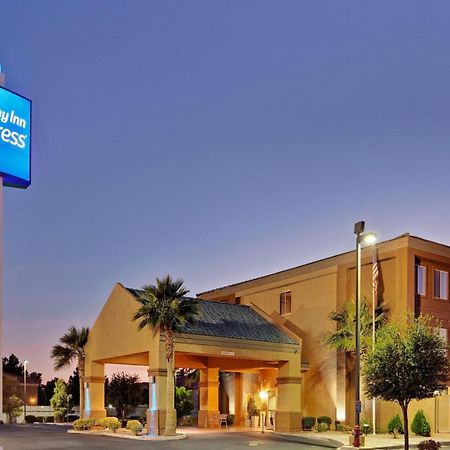 Holiday Inn Express Las Vegas-Nellis By Ihg Екстер'єр фото