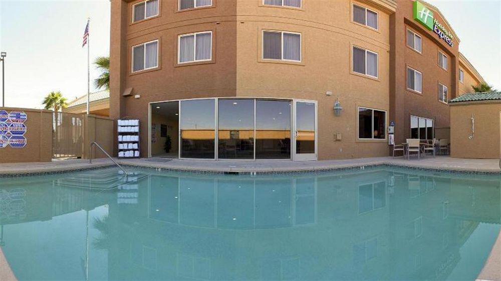 Holiday Inn Express Las Vegas-Nellis By Ihg Екстер'єр фото