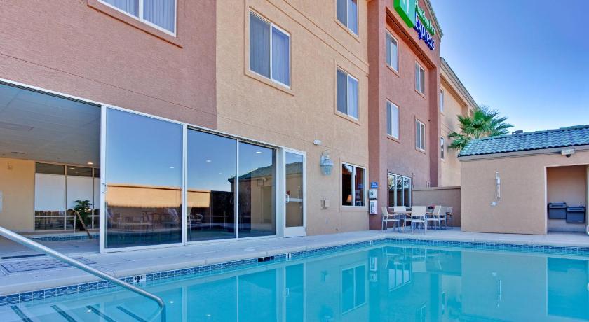Holiday Inn Express Las Vegas-Nellis By Ihg Екстер'єр фото