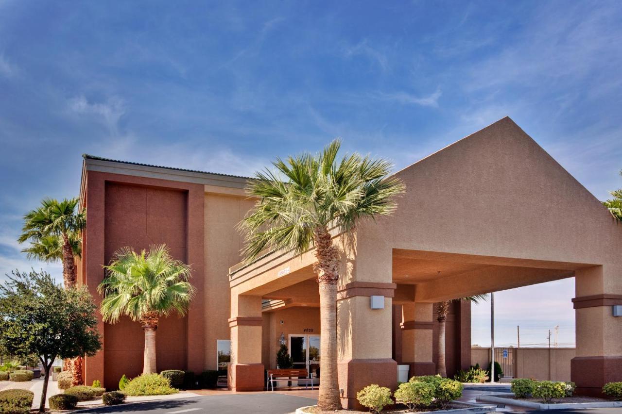 Holiday Inn Express Las Vegas-Nellis By Ihg Екстер'єр фото