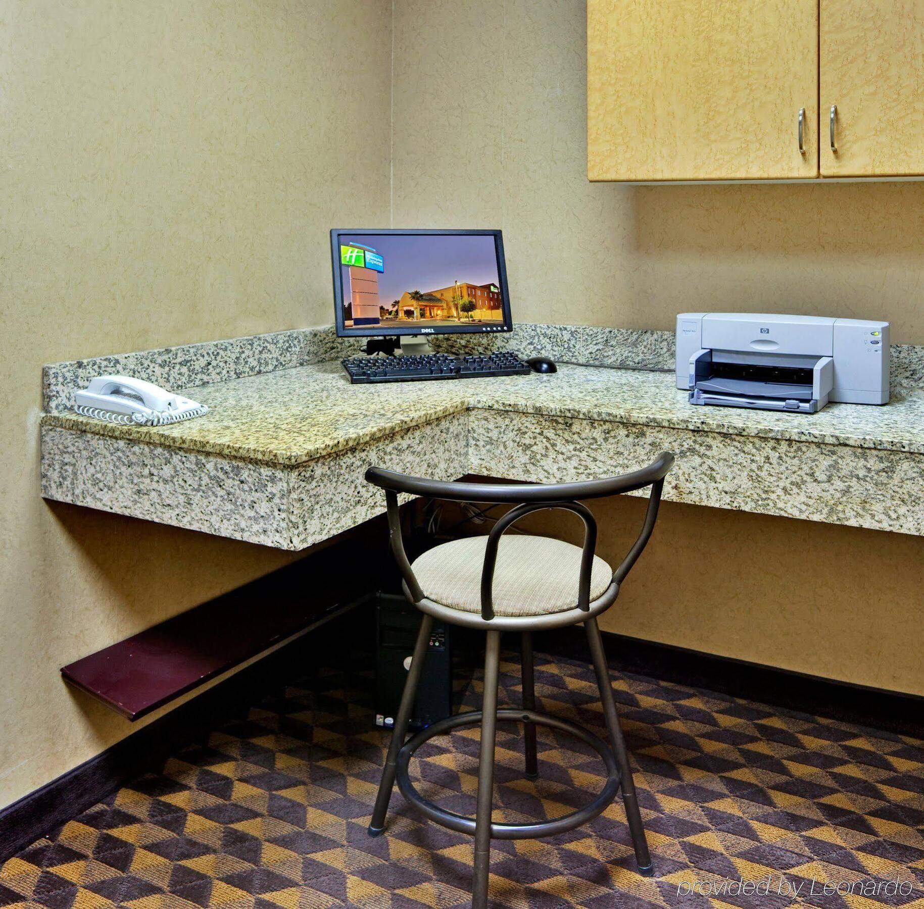 Holiday Inn Express Las Vegas-Nellis By Ihg Екстер'єр фото